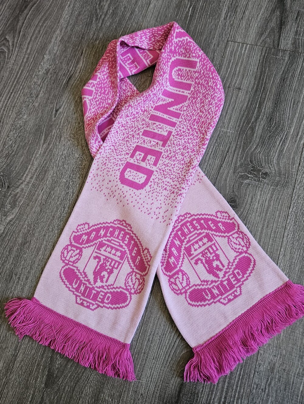 Official Manchester United Crest Logo Pink Fan Scarf